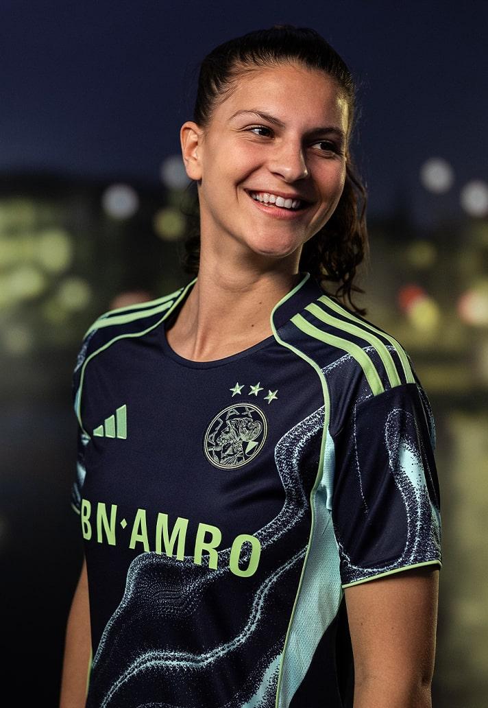 阿贾克斯发布备战花絮，集结日队长鼓劲，意大利杯任务艰巨，临场指挥获称赞的简单介绍-九游体育