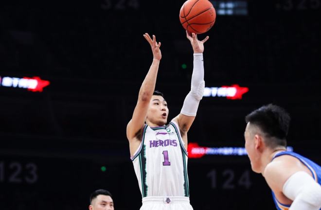 关于风云突变！勒沃库森集结日复出首秀；CBA常规赛版图或变；引发热议；心理建设被强调的信息-九游体育入口